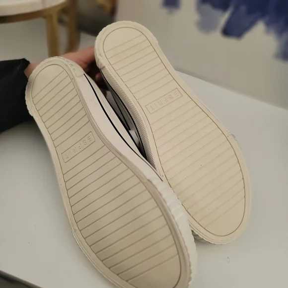 Esprit NWOT Black Canvas Cream Rubber Sneakers Women Size 9 - Picture 5 of 11